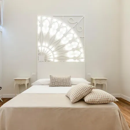 Vittoria Luxury House Bed and Breakfast 4*