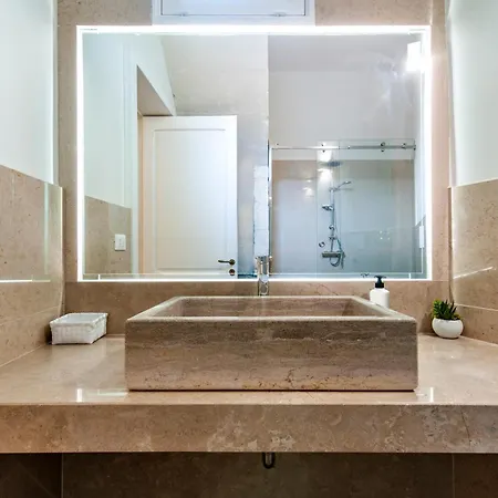 Vittoria Luxury House *